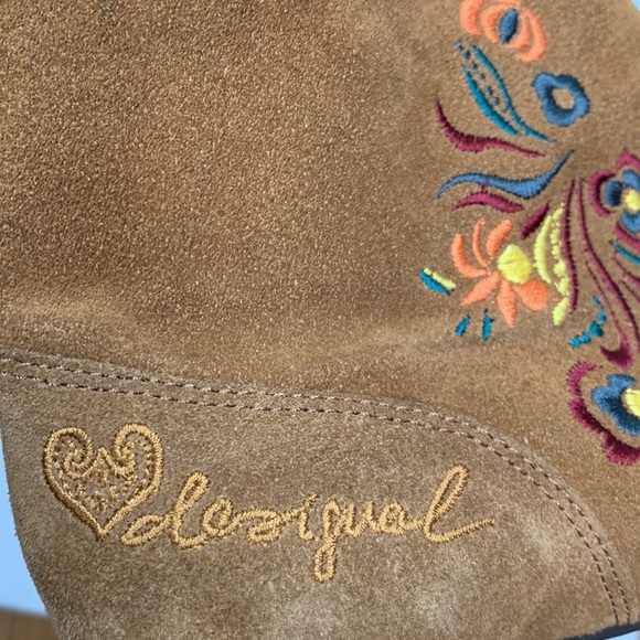 DESIGUAL Suede Leather Ankle Floral Embroidered Boho Boots Booties S-165 Sz 8 - Picture 10 of 11